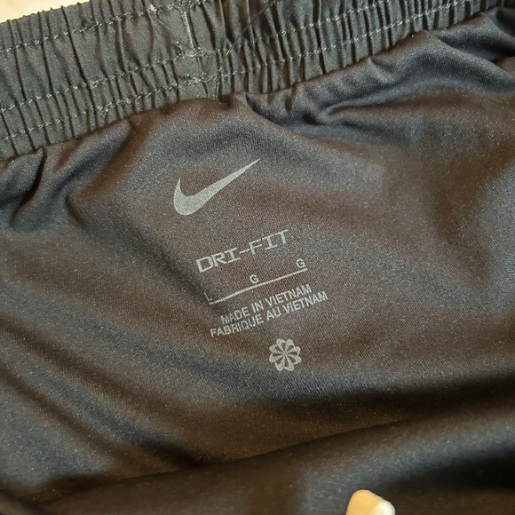 Black nike running shorts - Picture 3 of 4